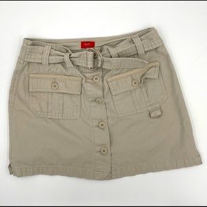 Cute tan skirt!